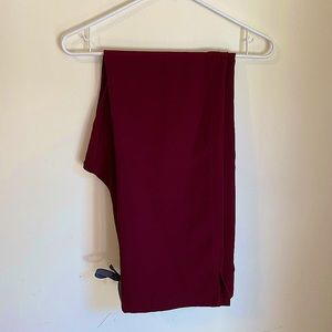 Women’s FIGS Kade Cargo Scrub Pants - Medium (Burgundy)